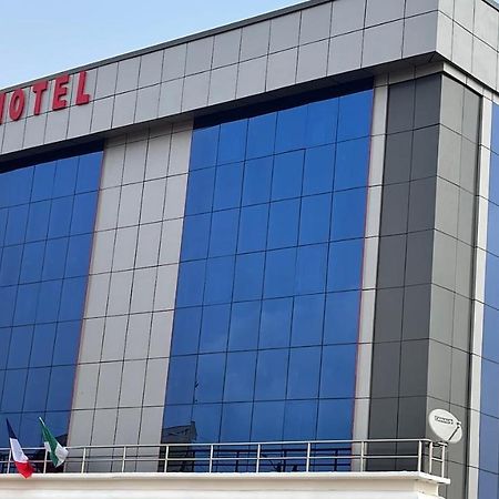La Rochelle Hotel Yaounde Exterior photo