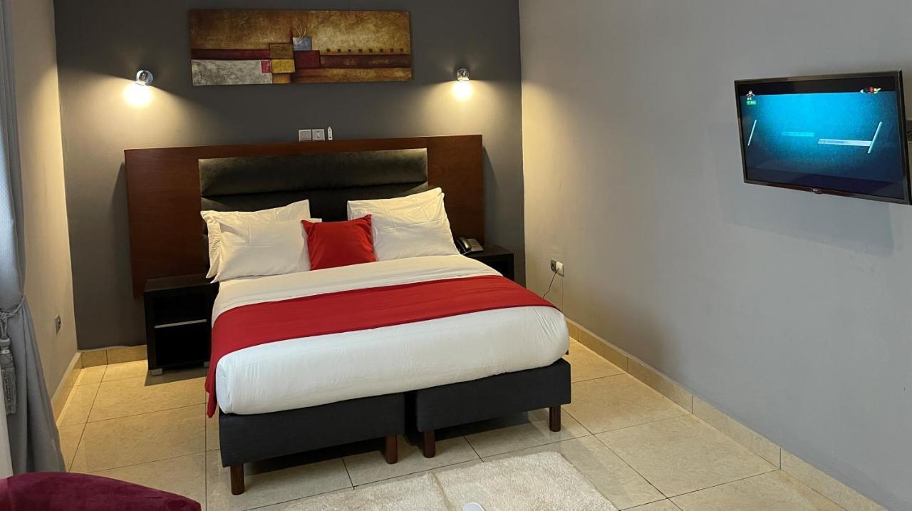 La Rochelle Hotel Yaounde Exterior photo