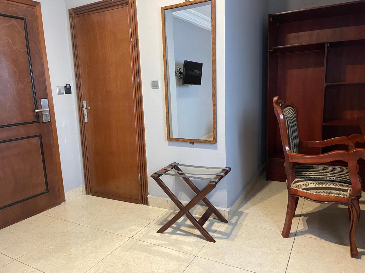 La Rochelle Hotel Yaounde Exterior photo