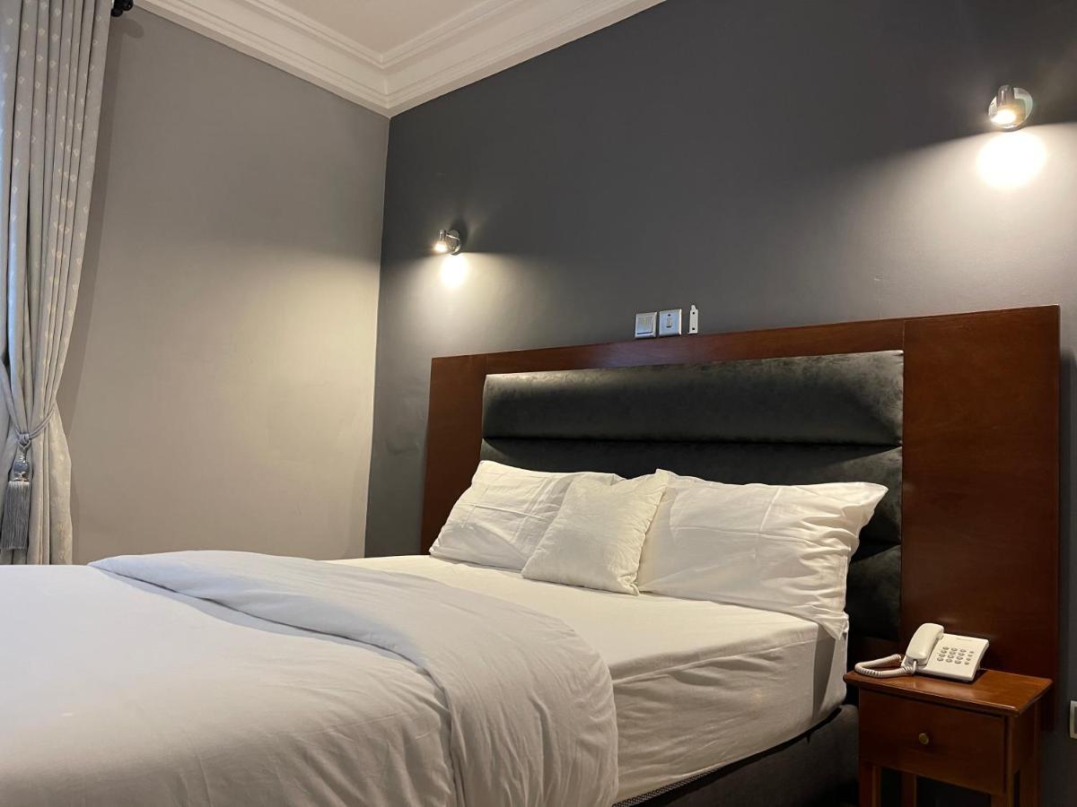 La Rochelle Hotel Yaounde Exterior photo