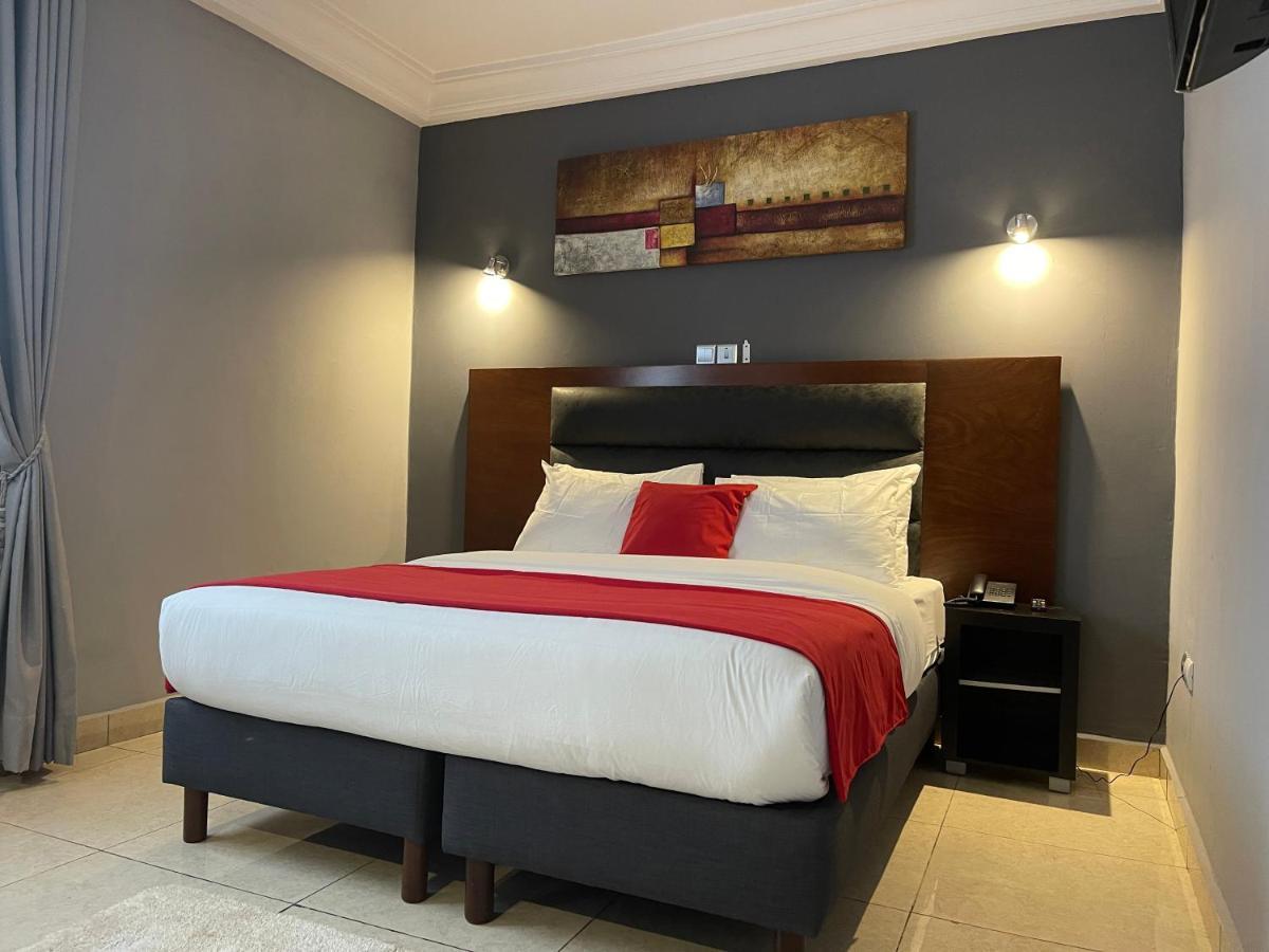 La Rochelle Hotel Yaounde Exterior photo