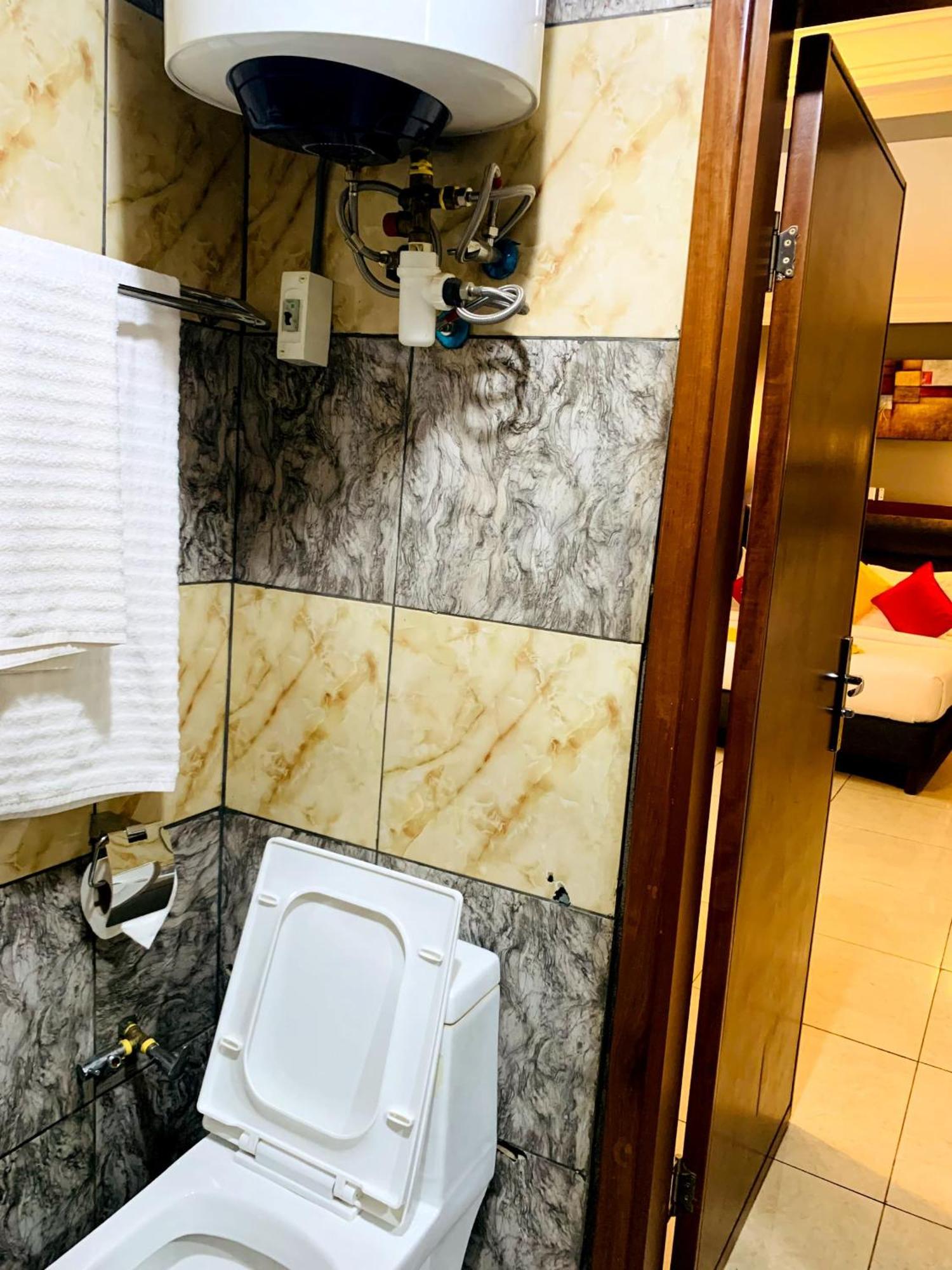 La Rochelle Hotel Yaounde Exterior photo
